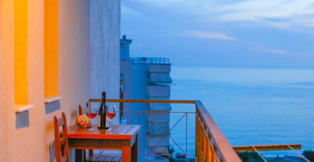 Lido Apartments Himare Bagian luar foto