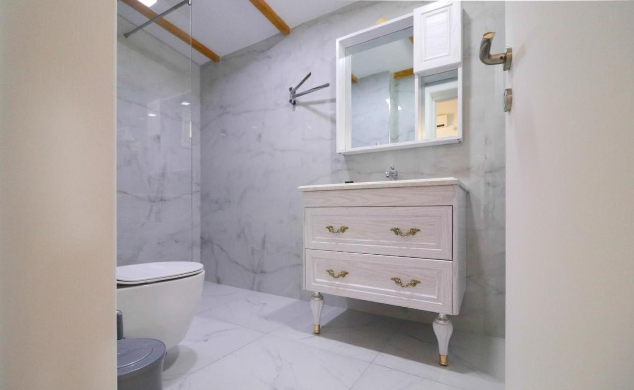 Lido Apartments Himare Bagian luar foto