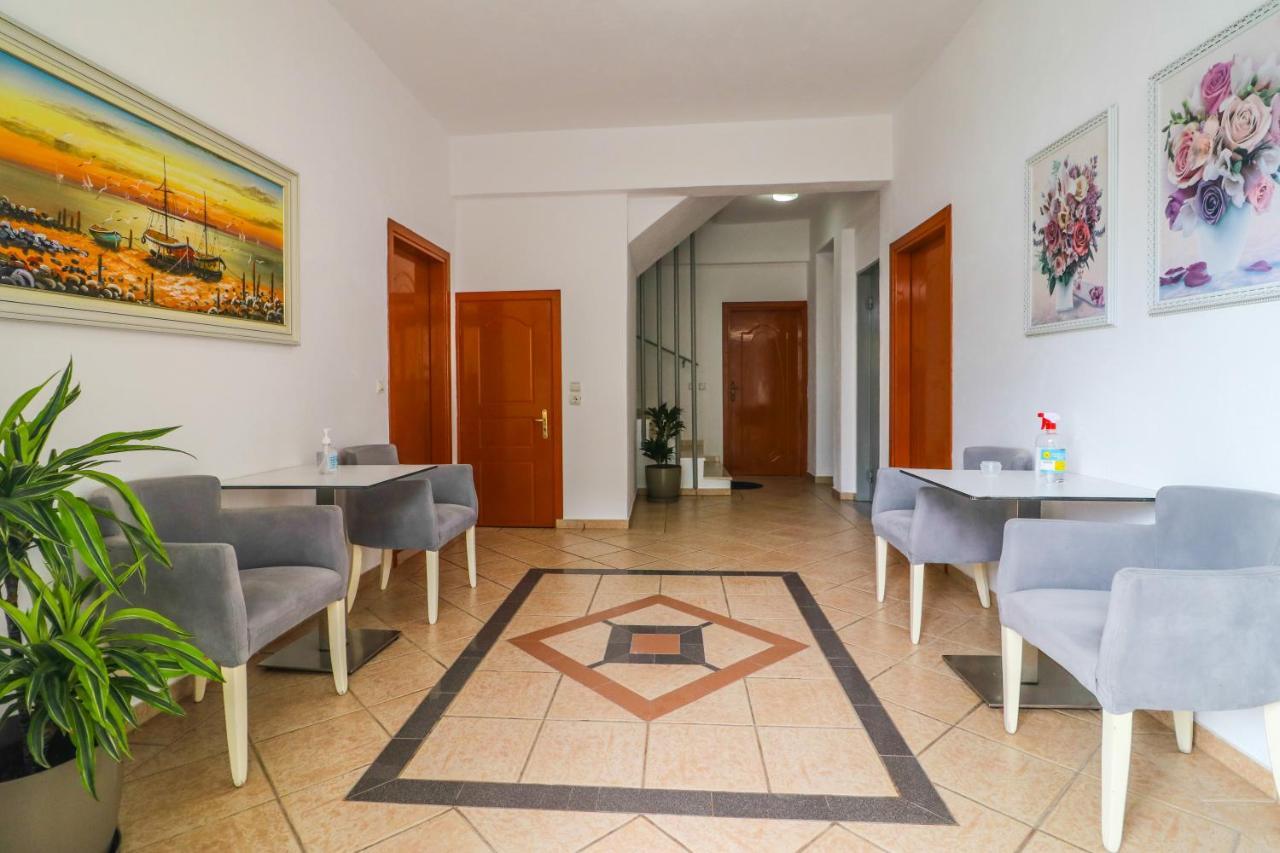 Lido Apartments Himare Bagian luar foto