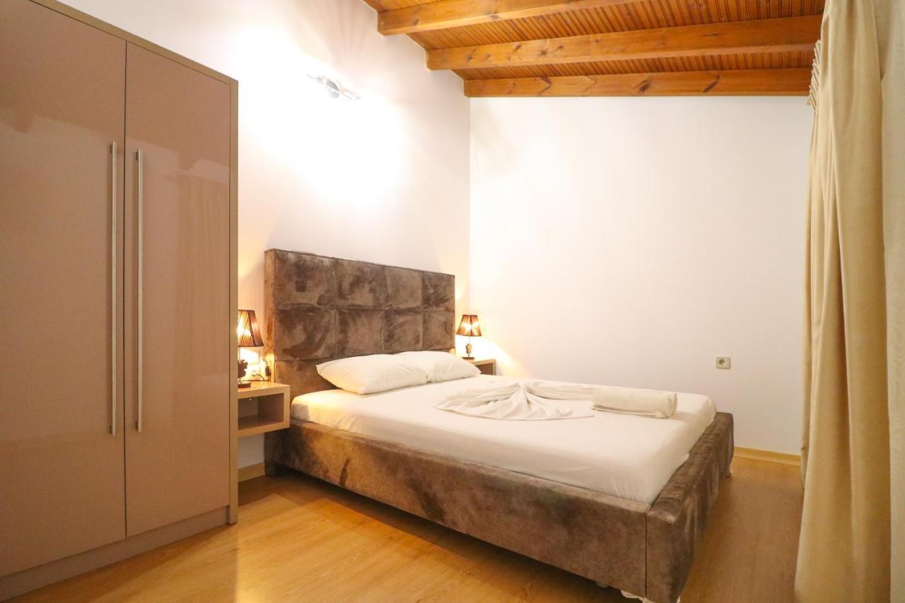 Lido Apartments Himare Bagian luar foto