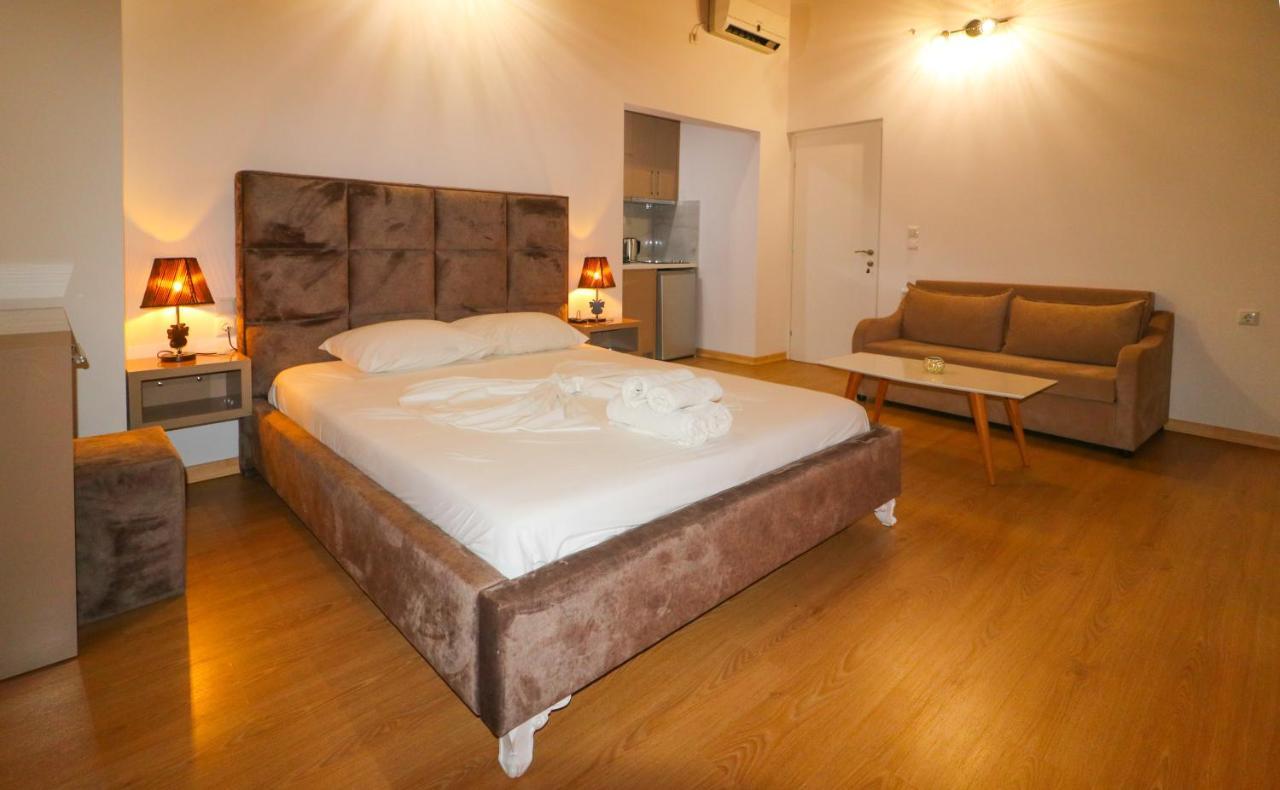 Lido Apartments Himare Bagian luar foto