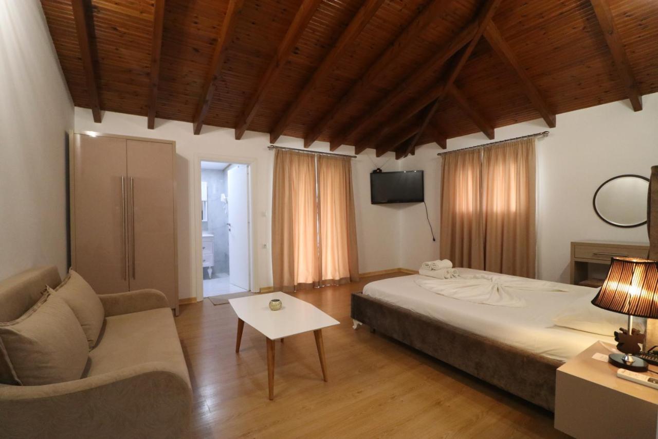 Lido Apartments Himare Bagian luar foto