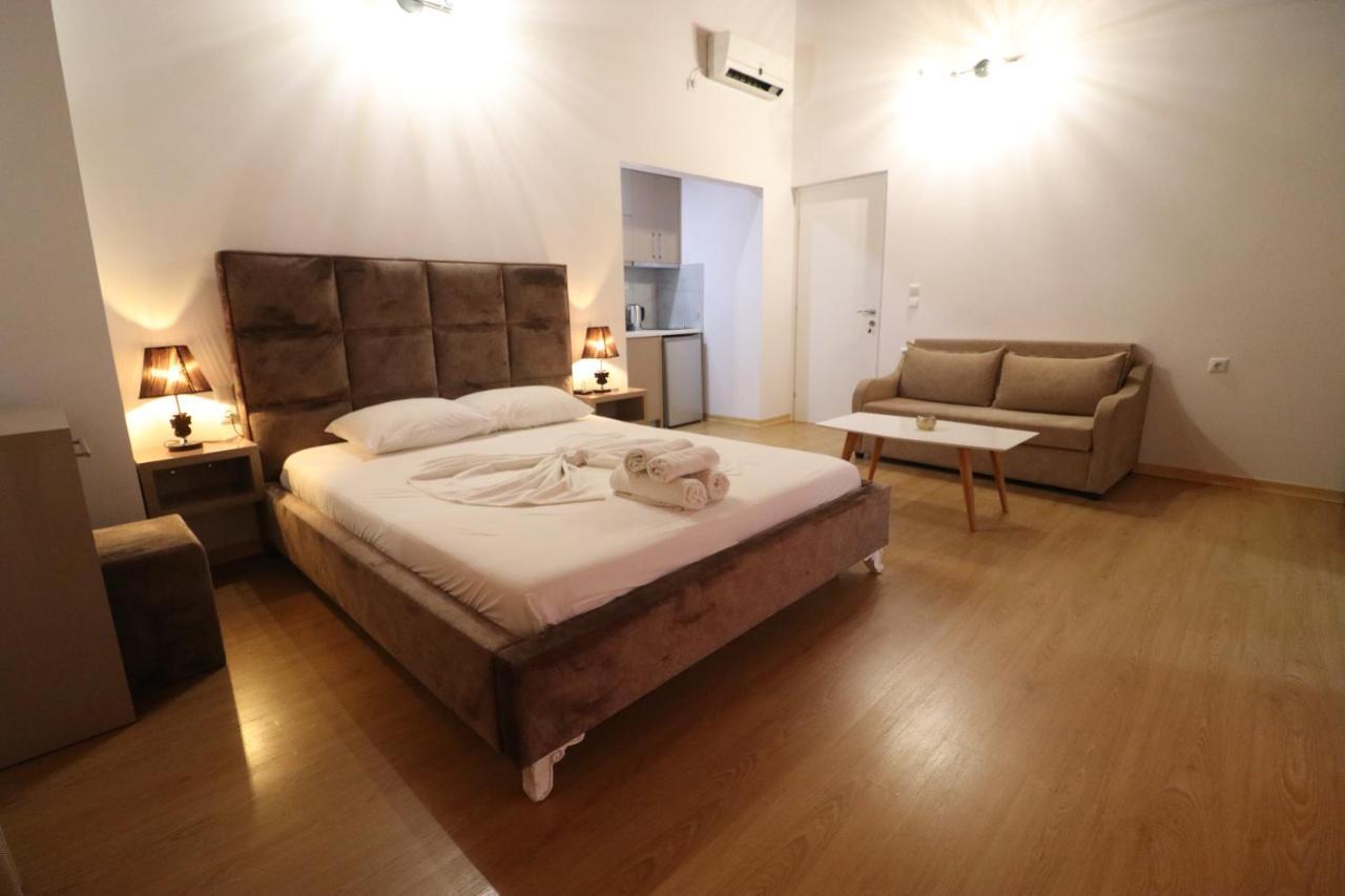 Lido Apartments Himare Bagian luar foto