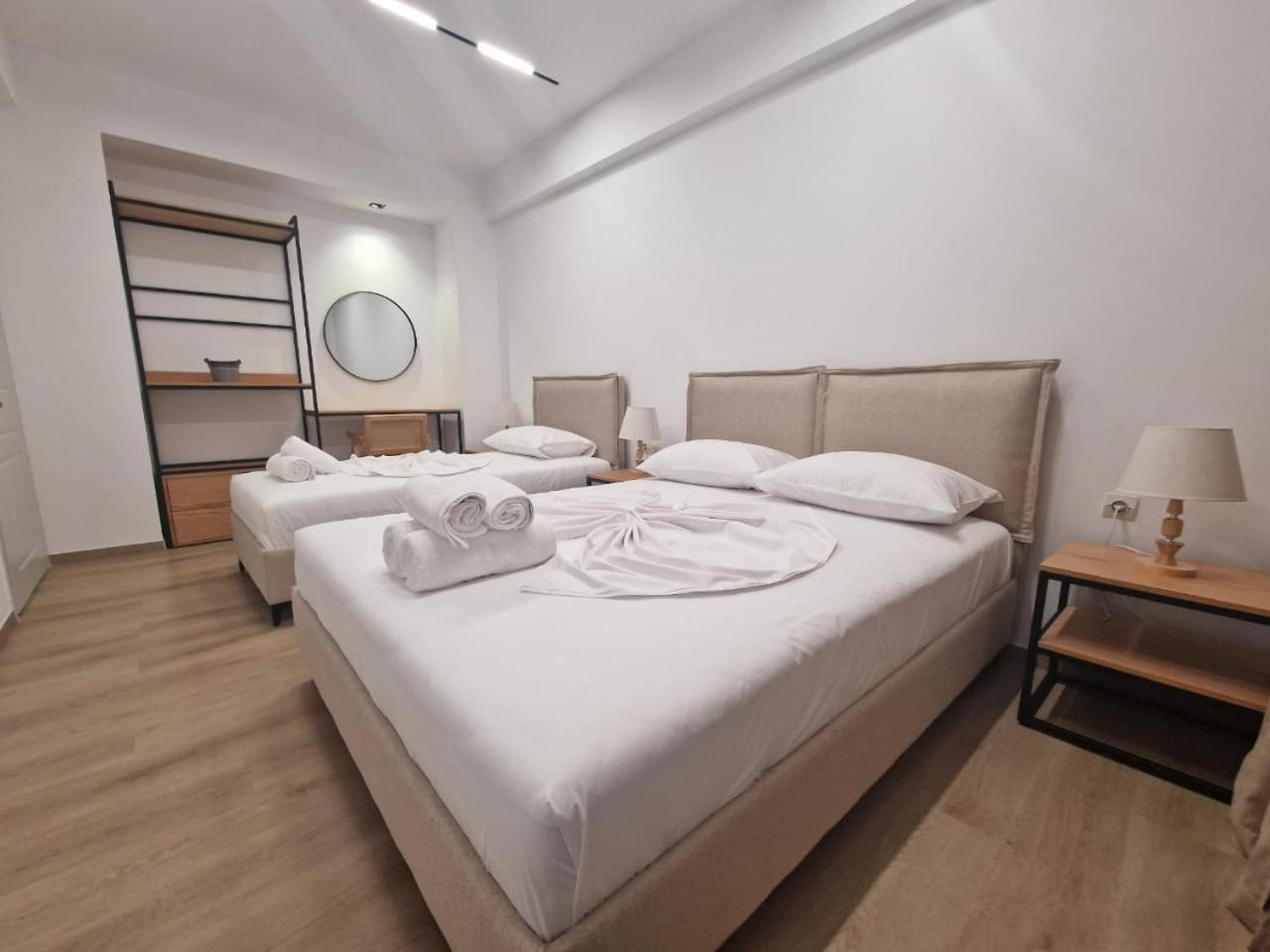 Lido Apartments Himare Bagian luar foto