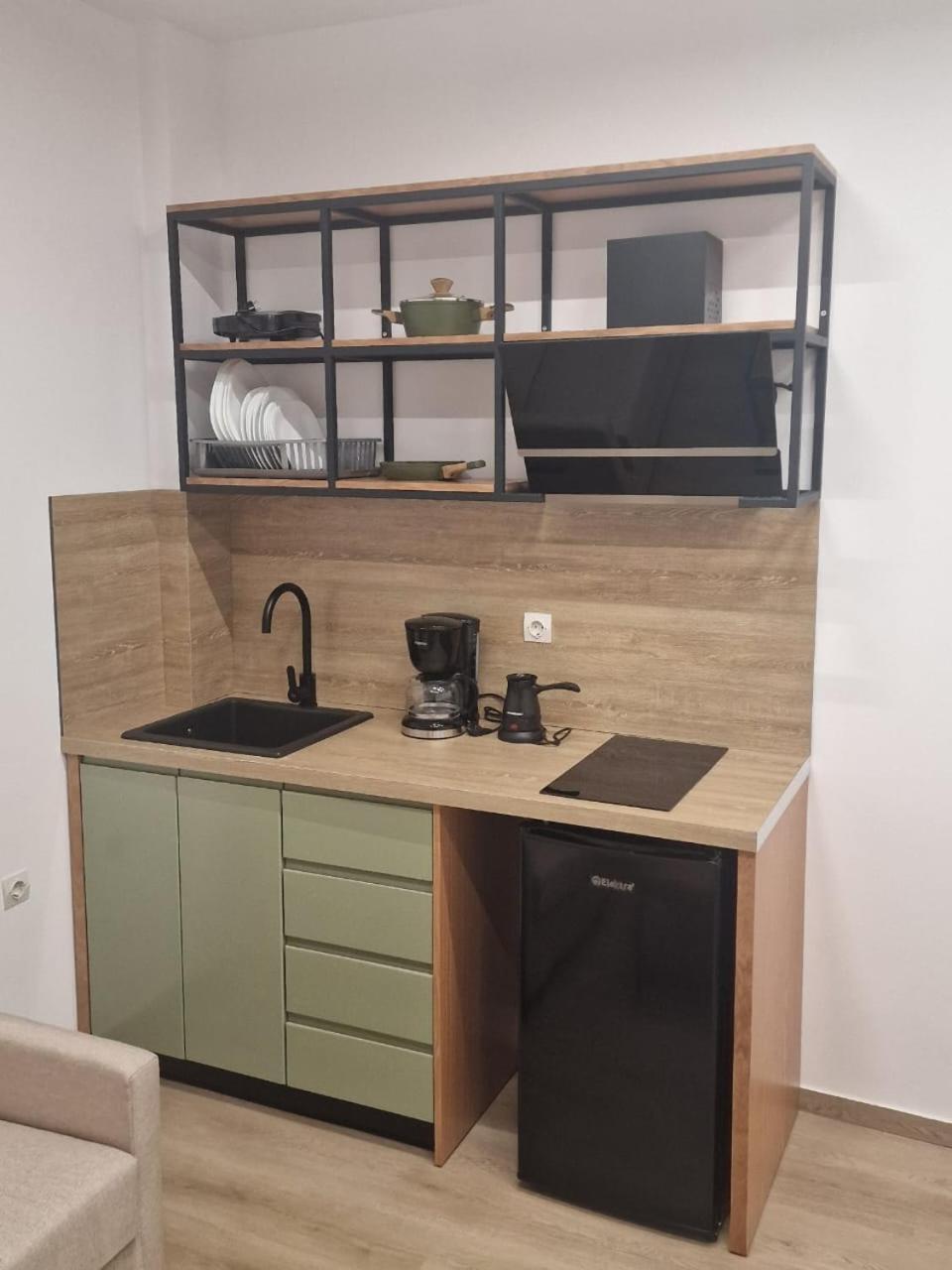 Lido Apartments Himare Bagian luar foto