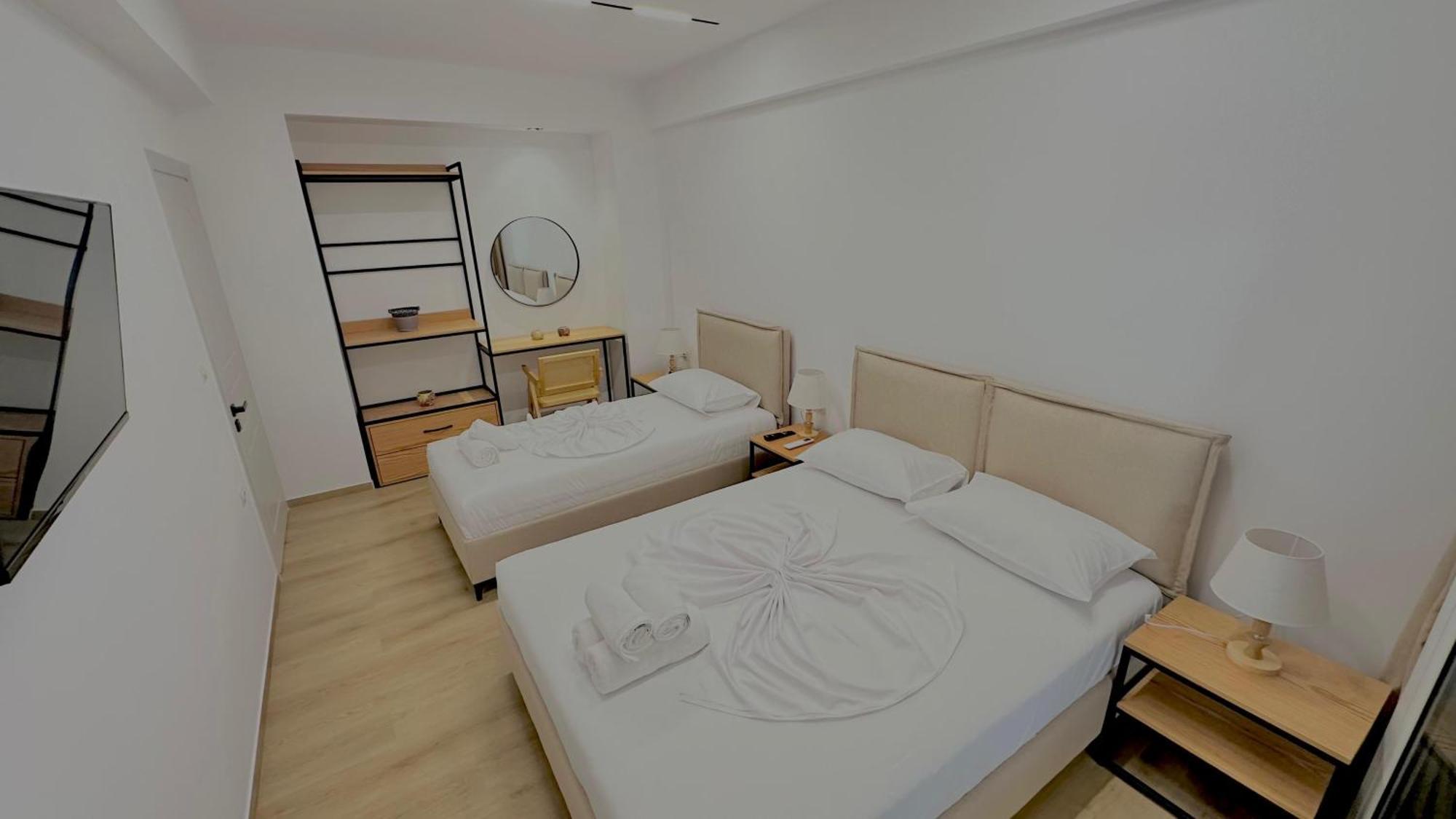 Lido Apartments Himare Bagian luar foto