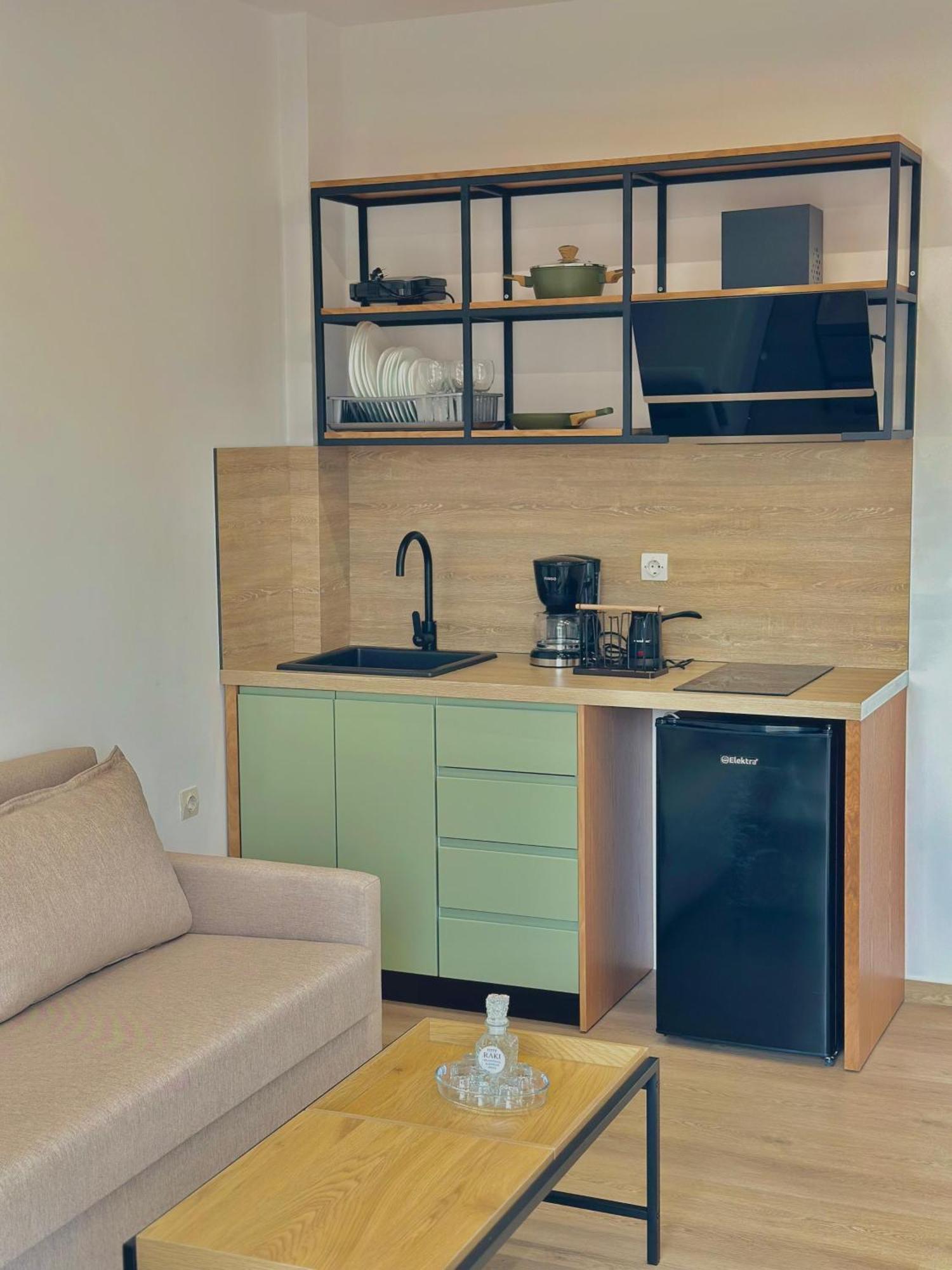 Lido Apartments Himare Bagian luar foto